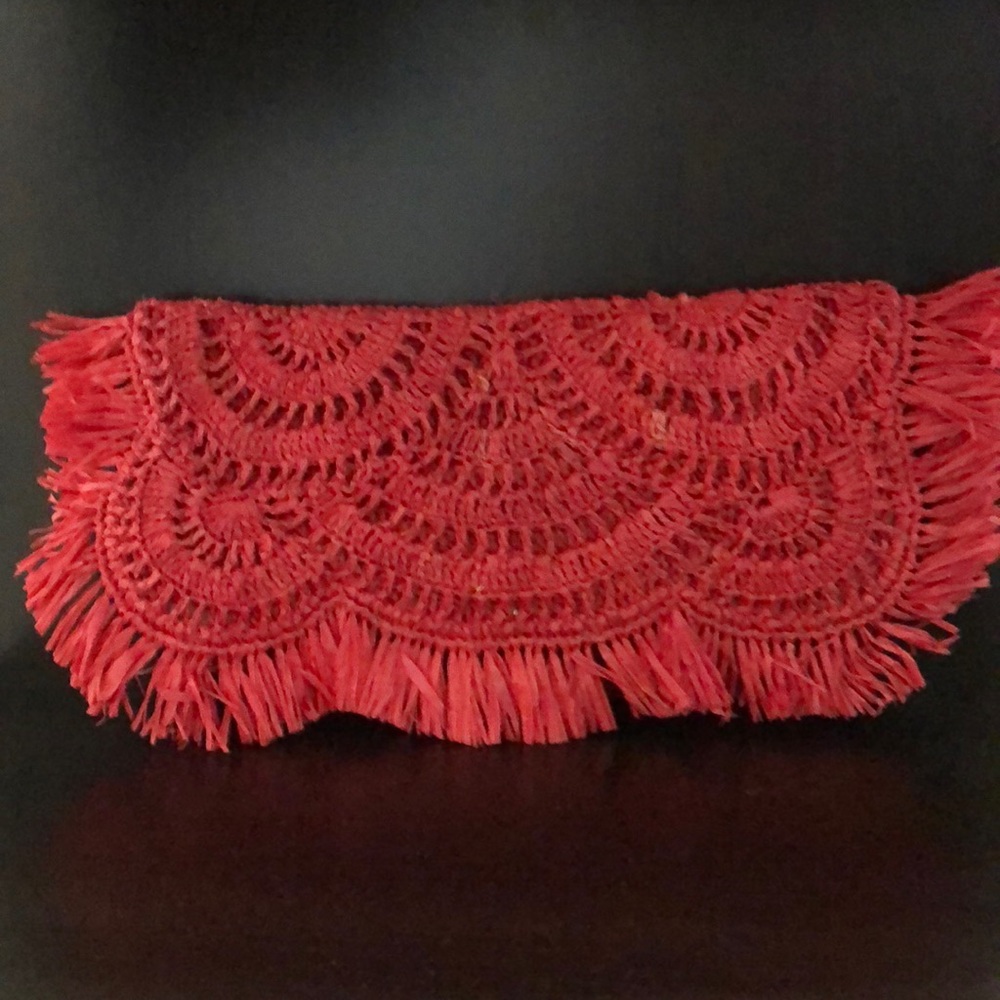 Coral clutch by Mar Y Sol